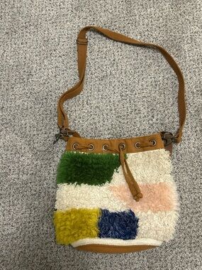 Women’s Multi-Color Textured Crossbody Bag - Tan Trim